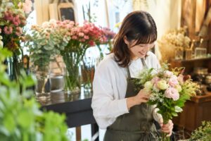 【有限会社お花ちゃん生花店様】まもなく創業100年の老舗花屋が、採用コスト0円で2名採用。96年の歴史をストーリーに変え、花屋への思い入れがある人材を引き寄せた採用体制。
